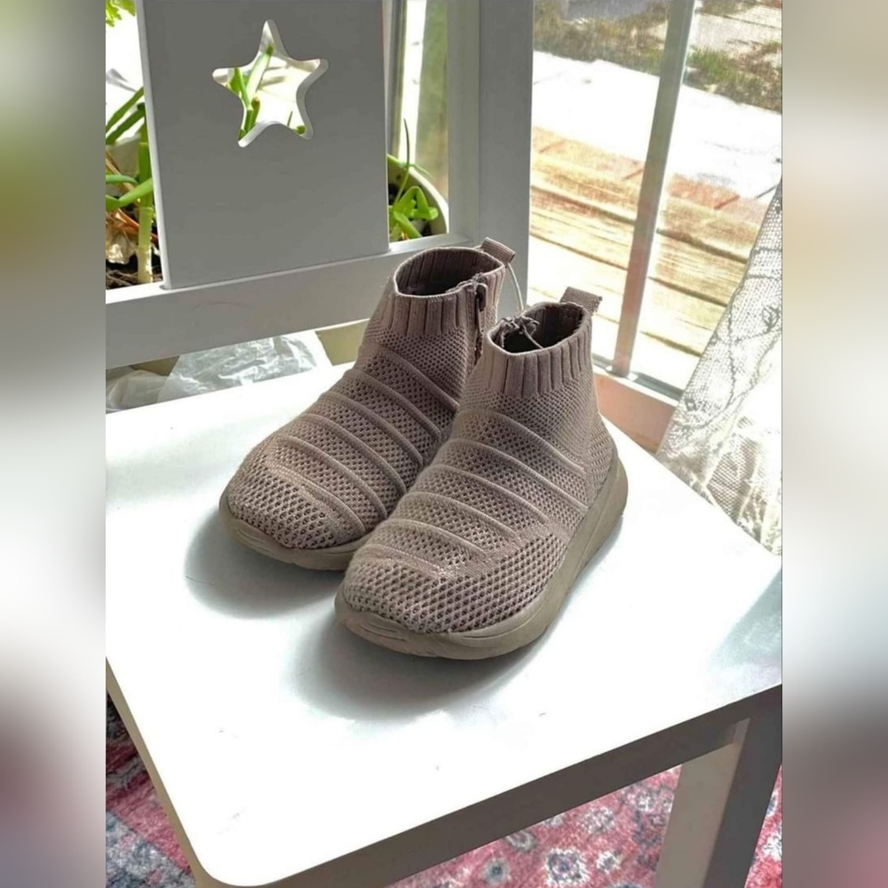 Zara shoes unisex 8c